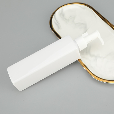 Transparent PET Spray Bottles In Various Capacities For Everyday Use