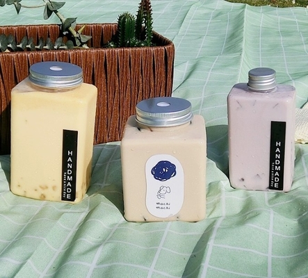 Customized Plastic Beverage Bottles With Screw On Spouts And Lids