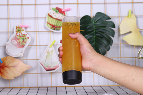 Stylish Leak Proof Reusable Drink Bottles Clear Square / Round Modern Plastic Screw On Lid For Easy Use