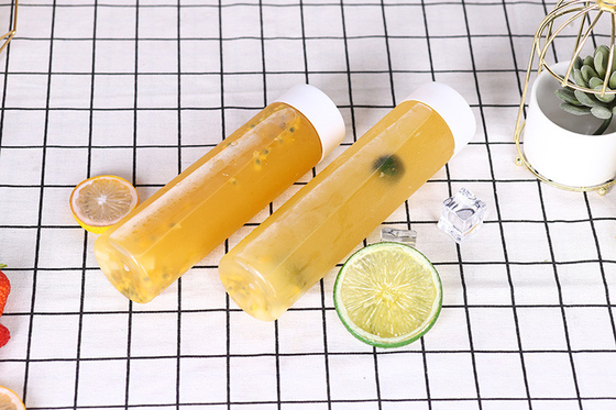 Stylish Leak Proof Reusable Drink Bottles Clear Square / Round Modern Plastic Screw On Lid For Easy Use