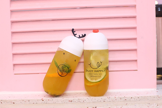 Medium Square Leak Proof Plastic Milk Tea Bottles with Screw On Lid and Handle