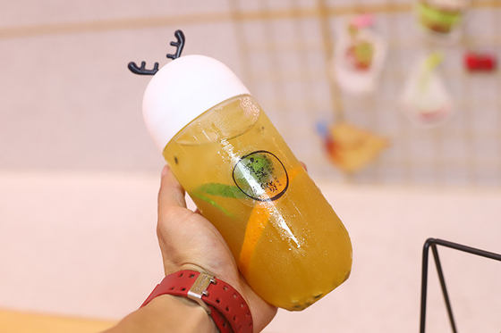 Medium Square Leak Proof Plastic Milk Tea Bottles with Screw On Lid and Handle