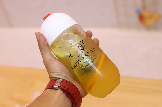 Insulation and Handle for Convenient Beverage Storage in Milk Tea Bottles