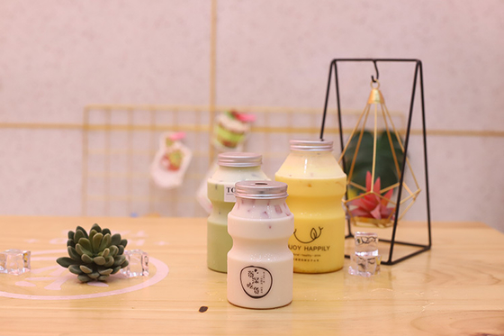 Insulated Milk Tea Bottles in Medium Size for Square Round Market