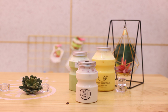 Medium Size Milk Tea Bottles with 250ml Capacity in Plastic Material
