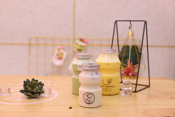 Water-Friendly Bubble Tea Jugs in Medium Size Perfect for Your Shop