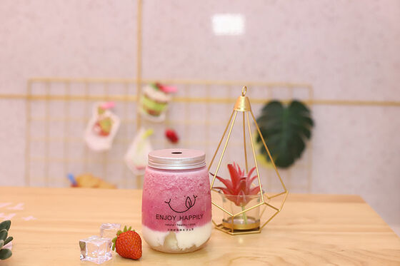 Modern Milk Tea Bottles Clear Screw-on Lid Durable Reusable Plastic Containers Ideal for Beverage Packaging and Storage