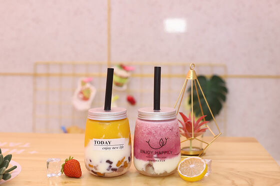 Modern Milk Tea Bottles Clear Screw-on Lid Durable Reusable Plastic Containers Ideal for Beverage Packaging and Storage