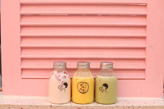 Screw-on Lid Medium Milk Tea Bottles Leak-proof Feature Ensuring Convenience and Safety in Beverage Handling