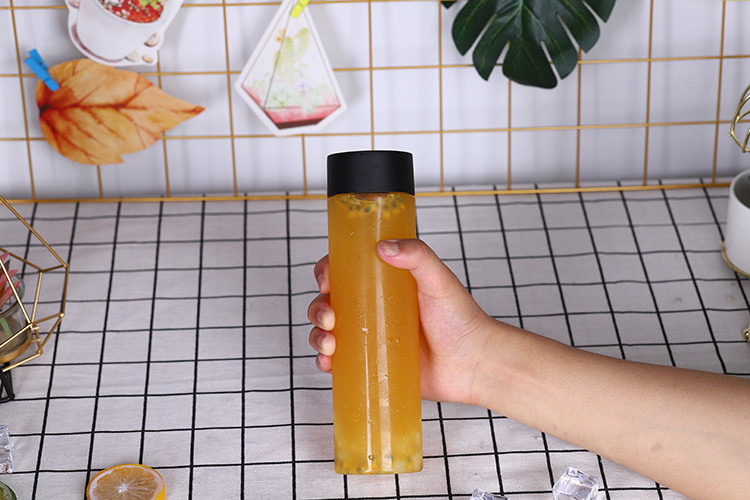 Stylish Leak Proof Reusable Drink Bottles Clear Square / Round Modern Plastic Screw On Lid For Easy Use